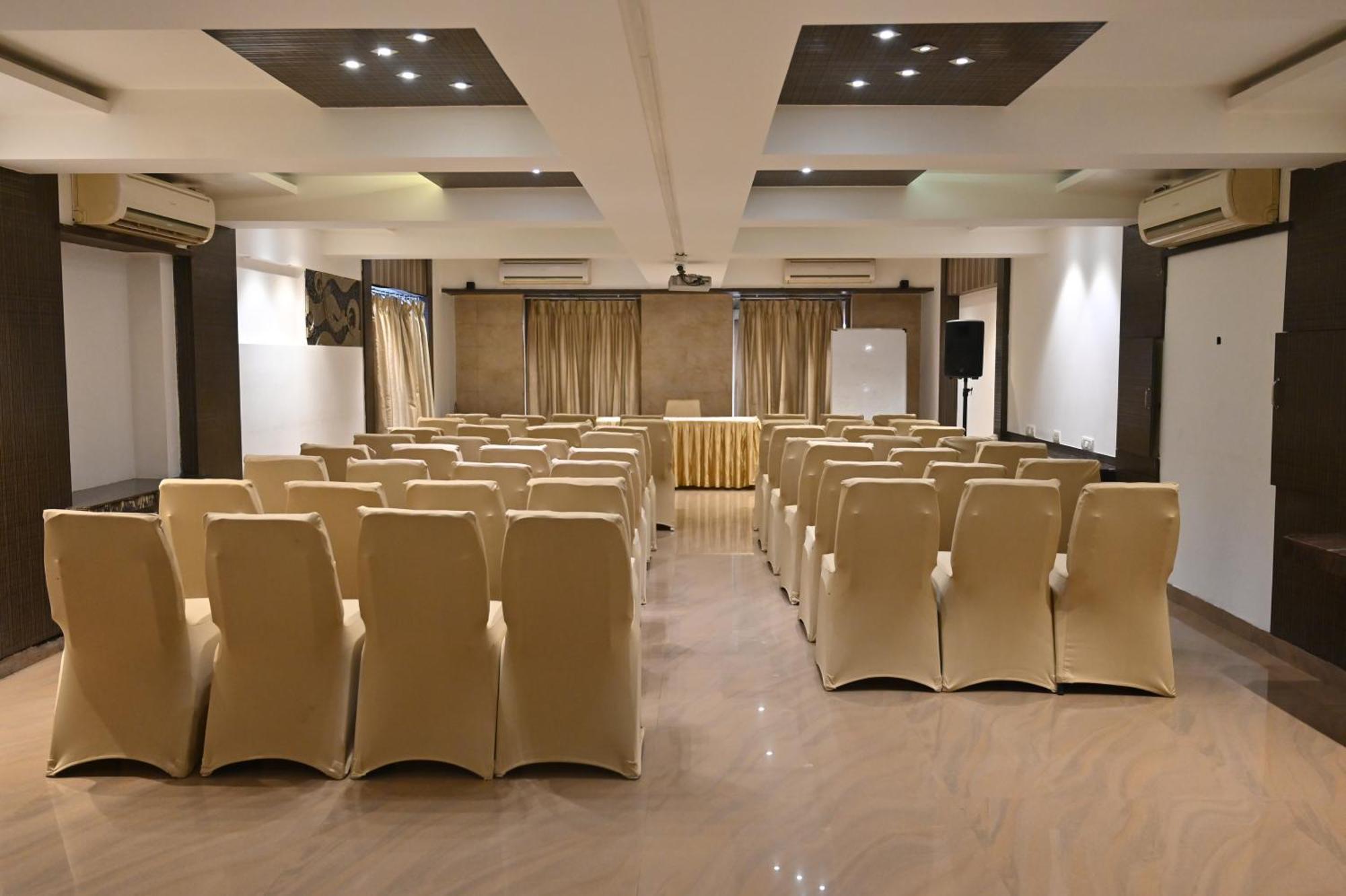 Kumar Resort By Turtle, Lonavala Kültér fotó