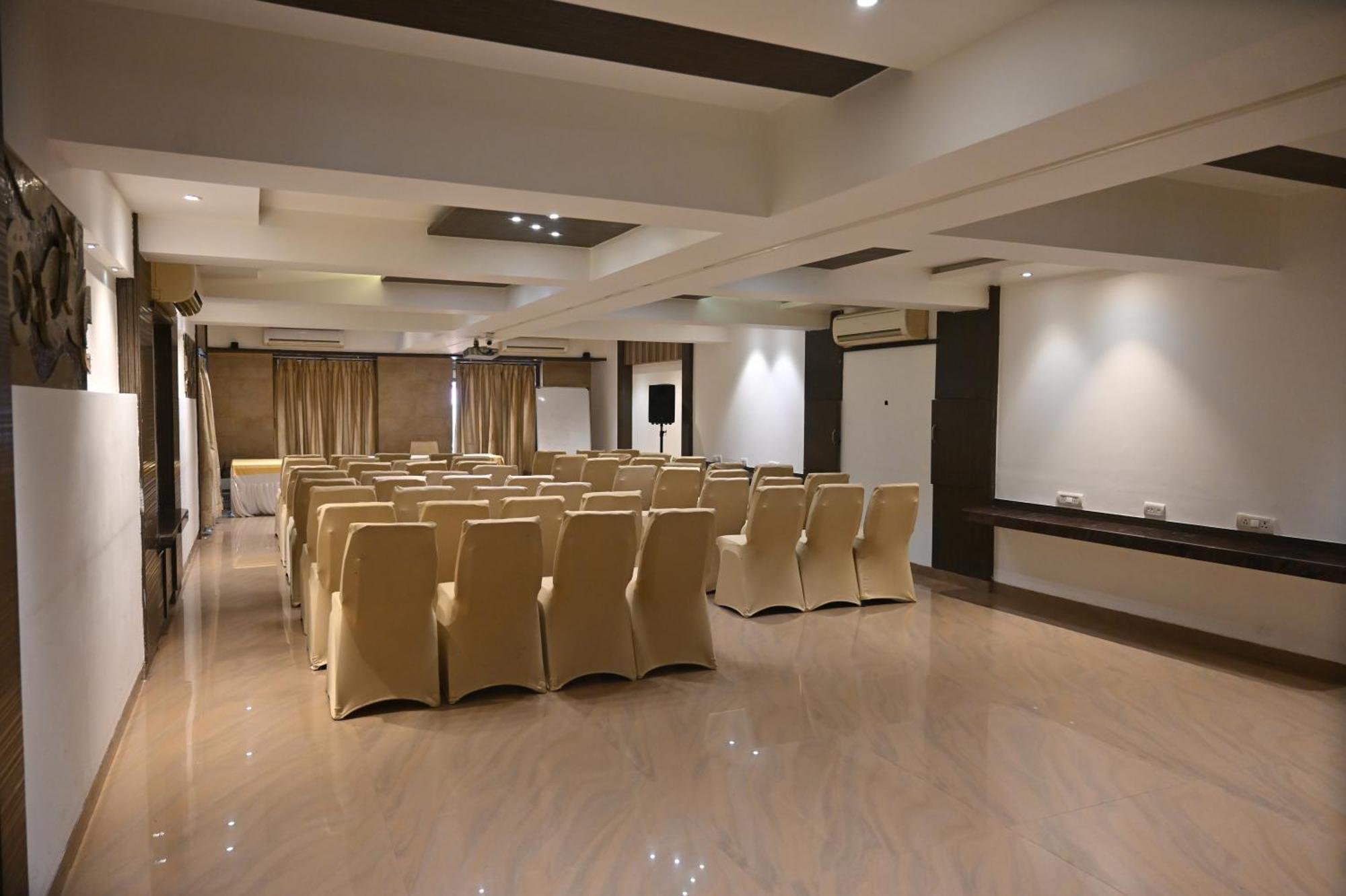 Kumar Resort By Turtle, Lonavala Kültér fotó