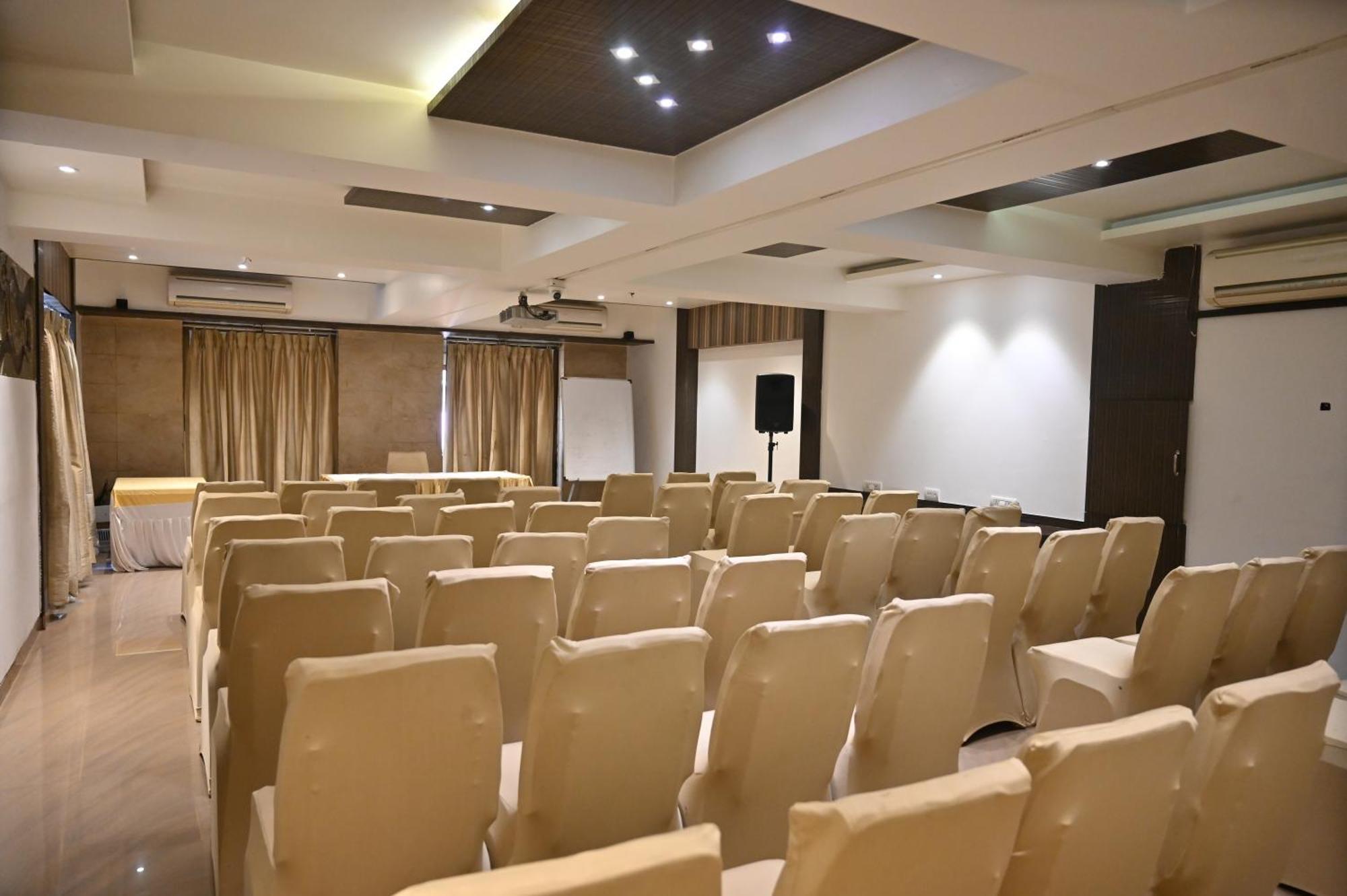 Kumar Resort By Turtle, Lonavala Kültér fotó